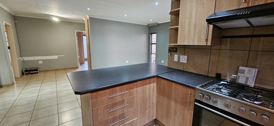 2 Bedroom Property for Sale in Three Rivers Proper Gauteng