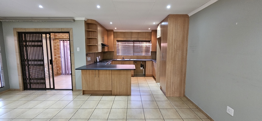 2 Bedroom Property for Sale in Three Rivers Proper Gauteng