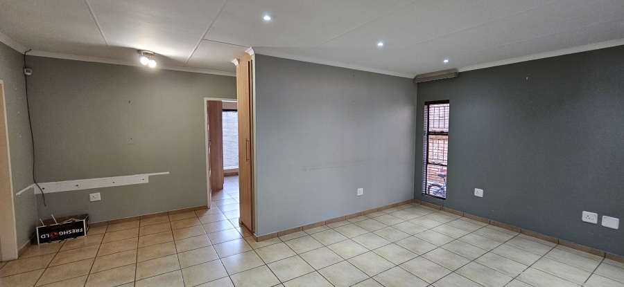 2 Bedroom Property for Sale in Three Rivers Proper Gauteng