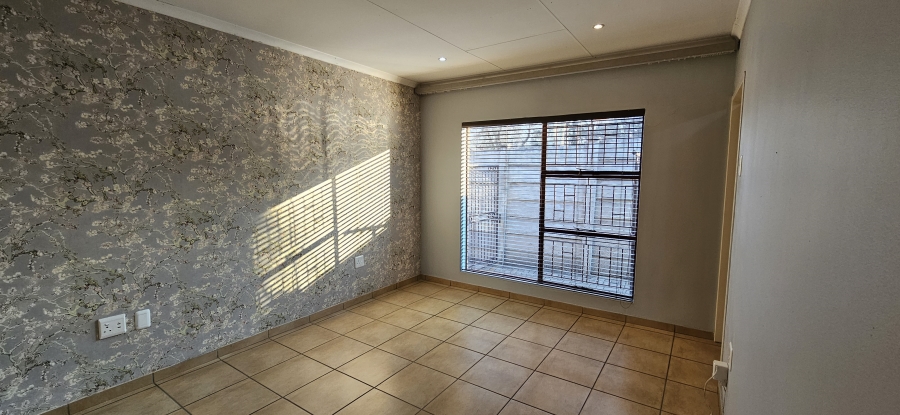 2 Bedroom Property for Sale in Three Rivers Proper Gauteng