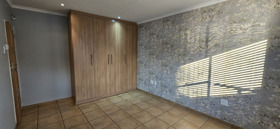 2 Bedroom Property for Sale in Three Rivers Proper Gauteng