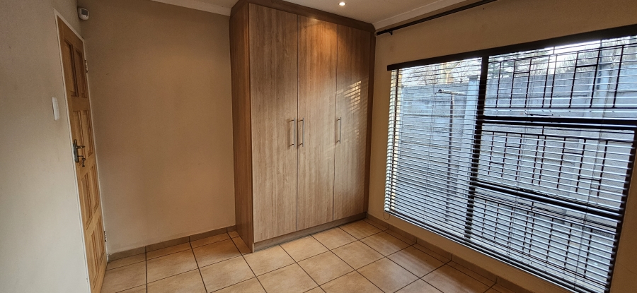 2 Bedroom Property for Sale in Three Rivers Proper Gauteng