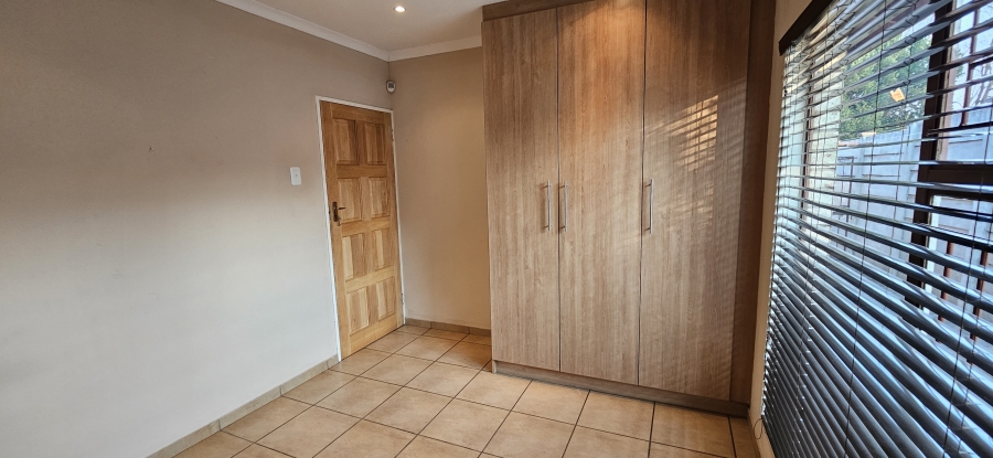2 Bedroom Property for Sale in Three Rivers Proper Gauteng