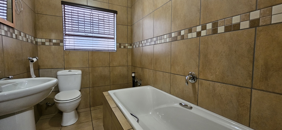2 Bedroom Property for Sale in Three Rivers Proper Gauteng