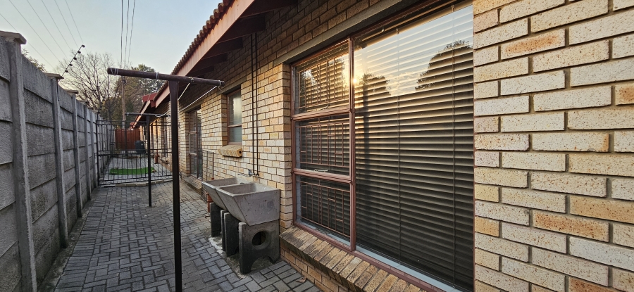 2 Bedroom Property for Sale in Three Rivers Proper Gauteng