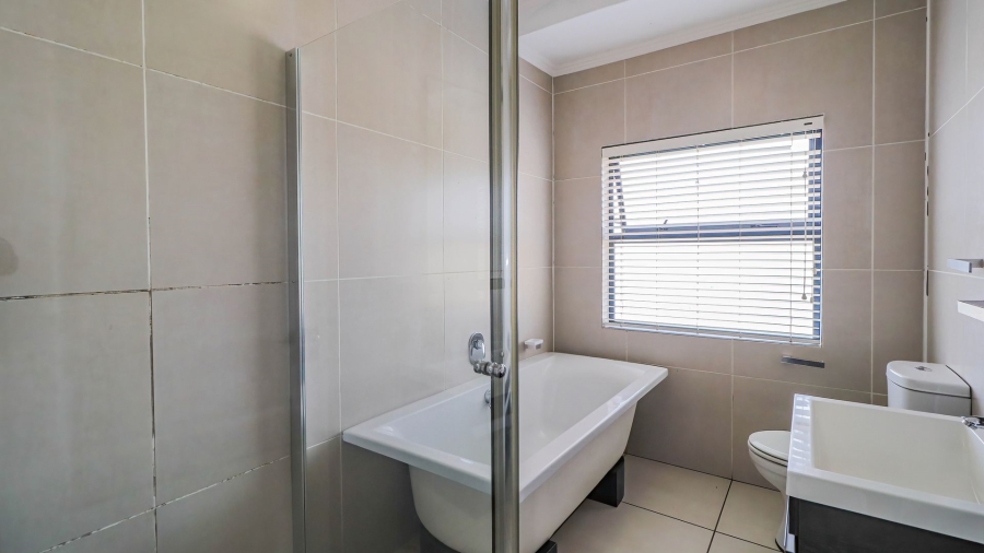 1 Bedroom Property for Sale in Fourways Gauteng