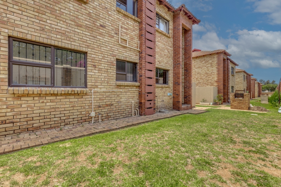 To Let 2 Bedroom Property for Rent in Kengies Gauteng