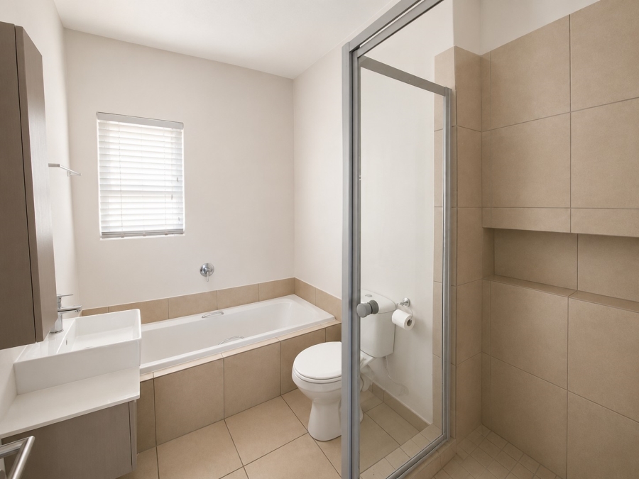 To Let 2 Bedroom Property for Rent in Broadacres Gauteng