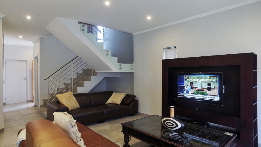 To Let 3 Bedroom Property for Rent in Bryanston Gauteng