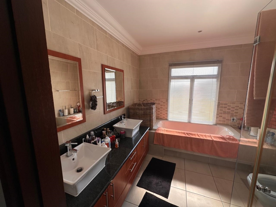 4 Bedroom Property for Sale in Vaal Marina Gauteng
