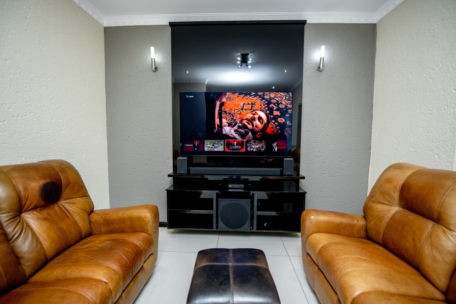 4 Bedroom Property for Sale in Crystal Park Gauteng