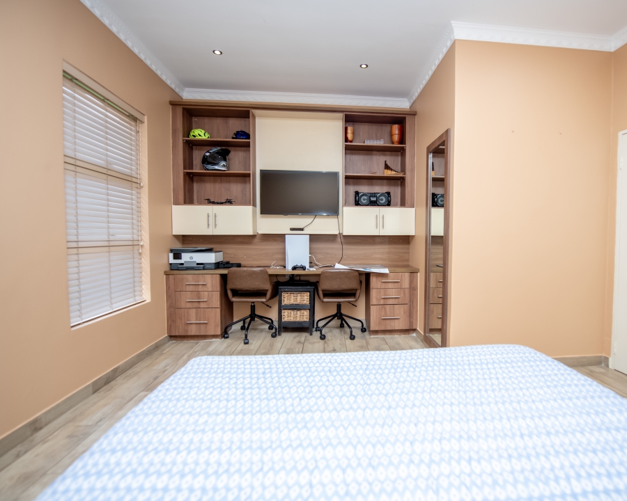 4 Bedroom Property for Sale in Crystal Park Gauteng