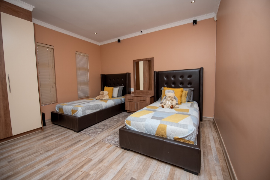 4 Bedroom Property for Sale in Crystal Park Gauteng