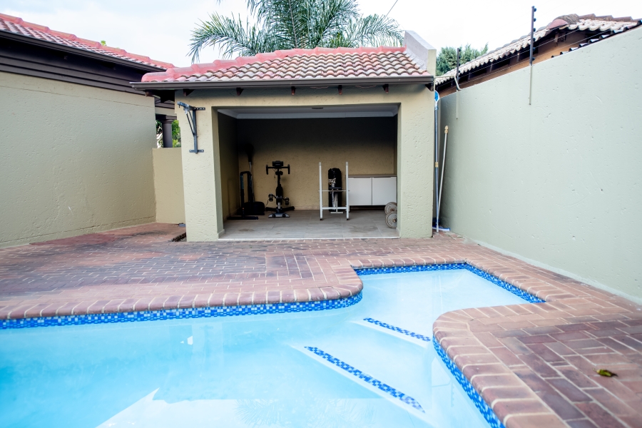 4 Bedroom Property for Sale in Crystal Park Gauteng