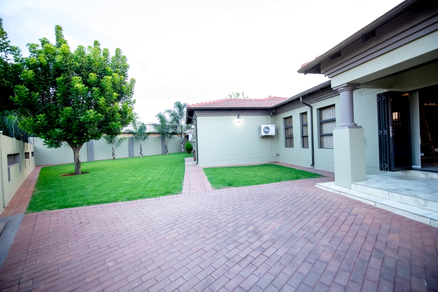 4 Bedroom Property for Sale in Crystal Park Gauteng