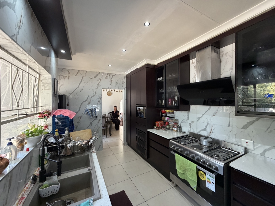 4 Bedroom Property for Sale in Brackenhurst Gauteng