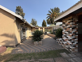 3 Bedroom Property for Sale in Brackendowns Gauteng