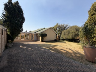 3 Bedroom Property for Sale in Brackendowns Gauteng