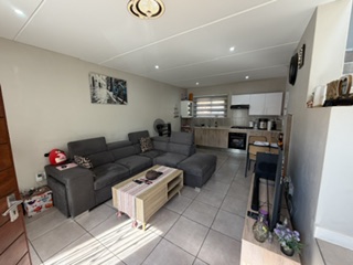 2 Bedroom Property for Sale in Albertsdal Gauteng