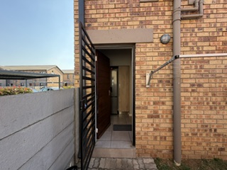 2 Bedroom Property for Sale in Albertsdal Gauteng
