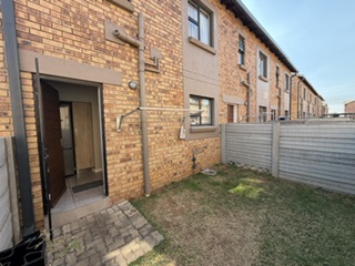 2 Bedroom Property for Sale in Albertsdal Gauteng