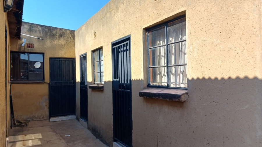 2 Bedroom Property for Sale in Tembisa Central Gauteng