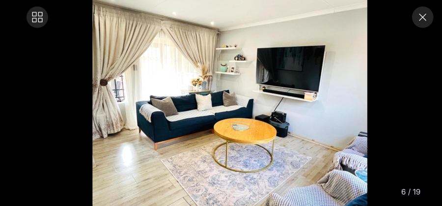 2 Bedroom Property for Sale in Monavoni Gauteng