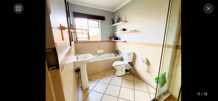 2 Bedroom Property for Sale in Monavoni Gauteng