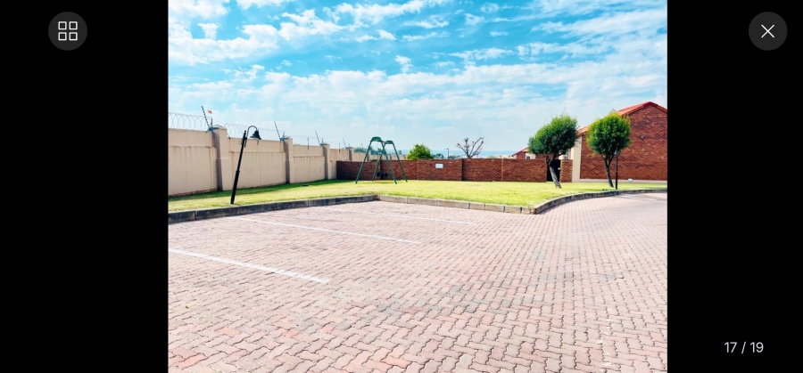 2 Bedroom Property for Sale in Monavoni Gauteng