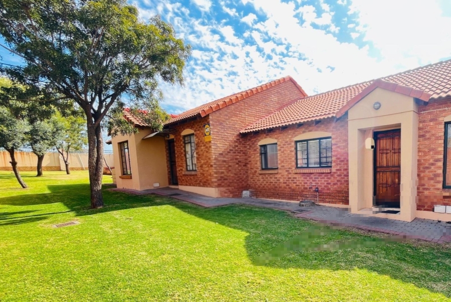2 Bedroom Property for Sale in Monavoni Gauteng
