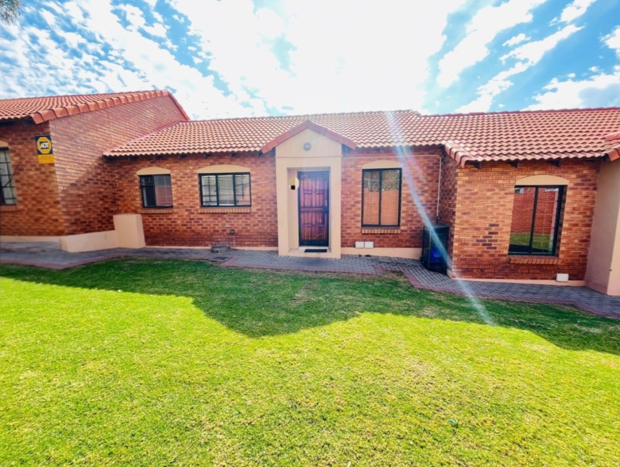 2 Bedroom Property for Sale in Monavoni Gauteng