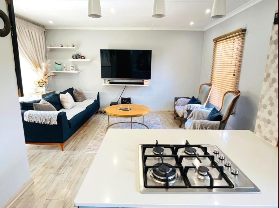 2 Bedroom Property for Sale in Monavoni Gauteng