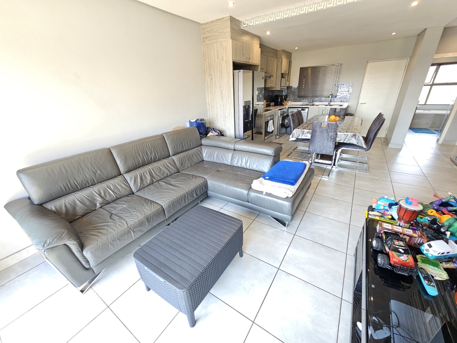 To Let 2 Bedroom Property for Rent in Broadacres Gauteng