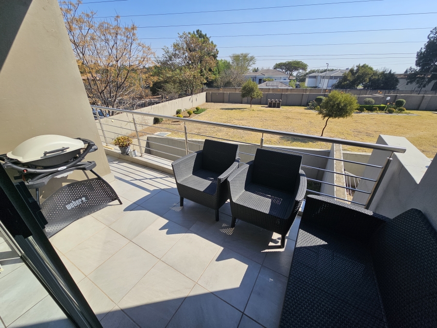 To Let 2 Bedroom Property for Rent in Broadacres Gauteng