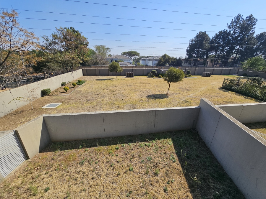 To Let 2 Bedroom Property for Rent in Broadacres Gauteng