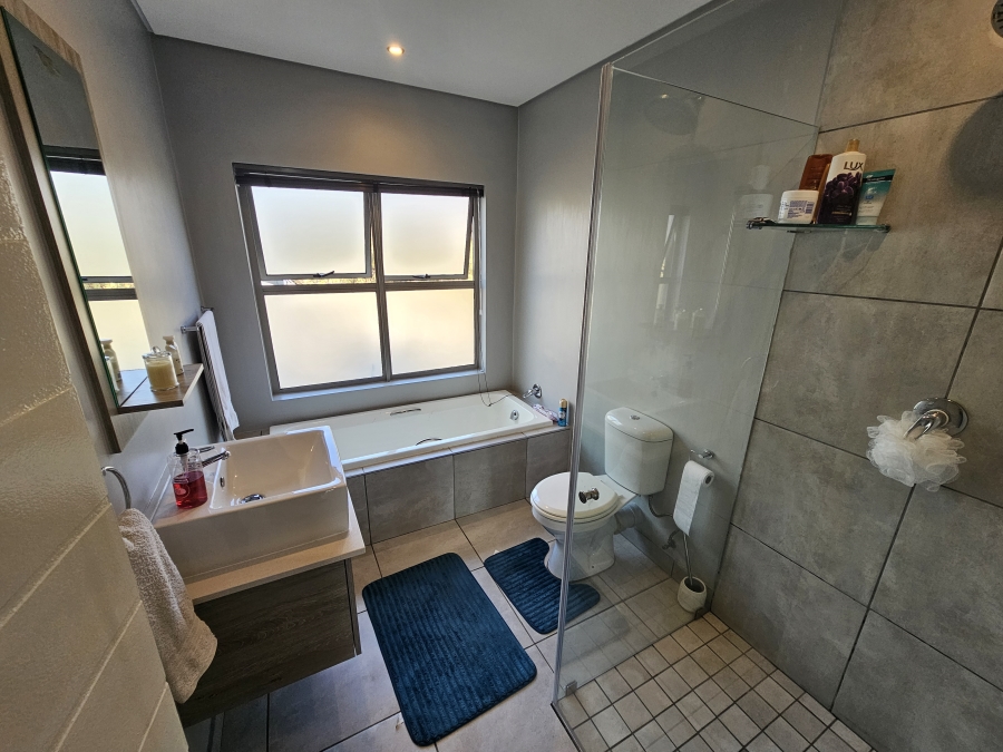 To Let 2 Bedroom Property for Rent in Broadacres Gauteng