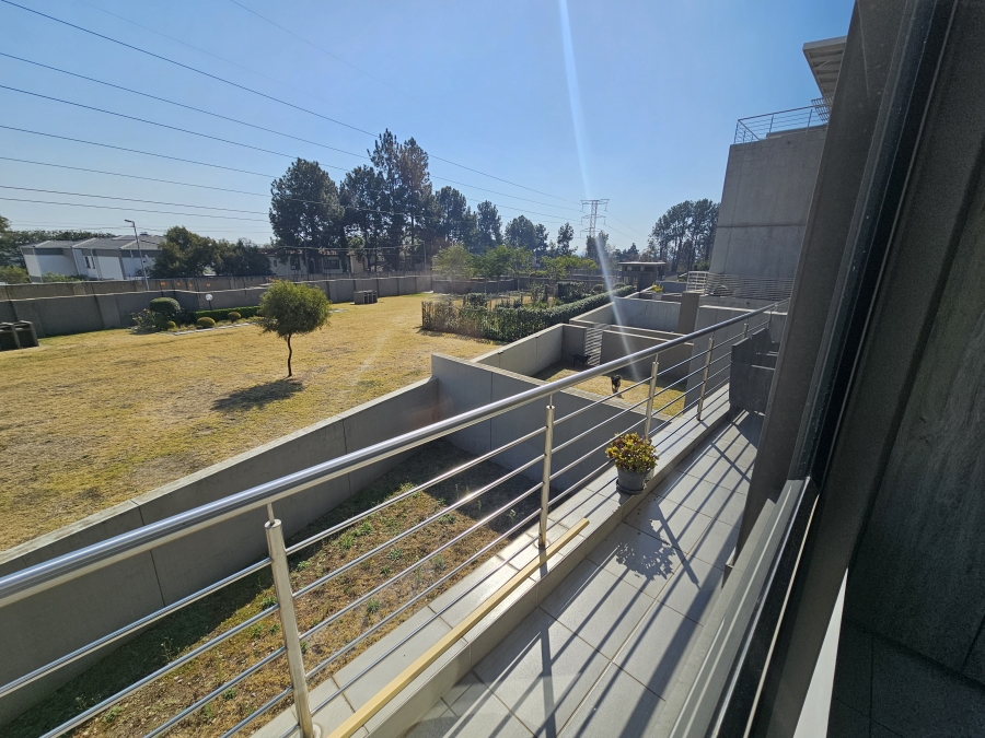 To Let 2 Bedroom Property for Rent in Broadacres Gauteng