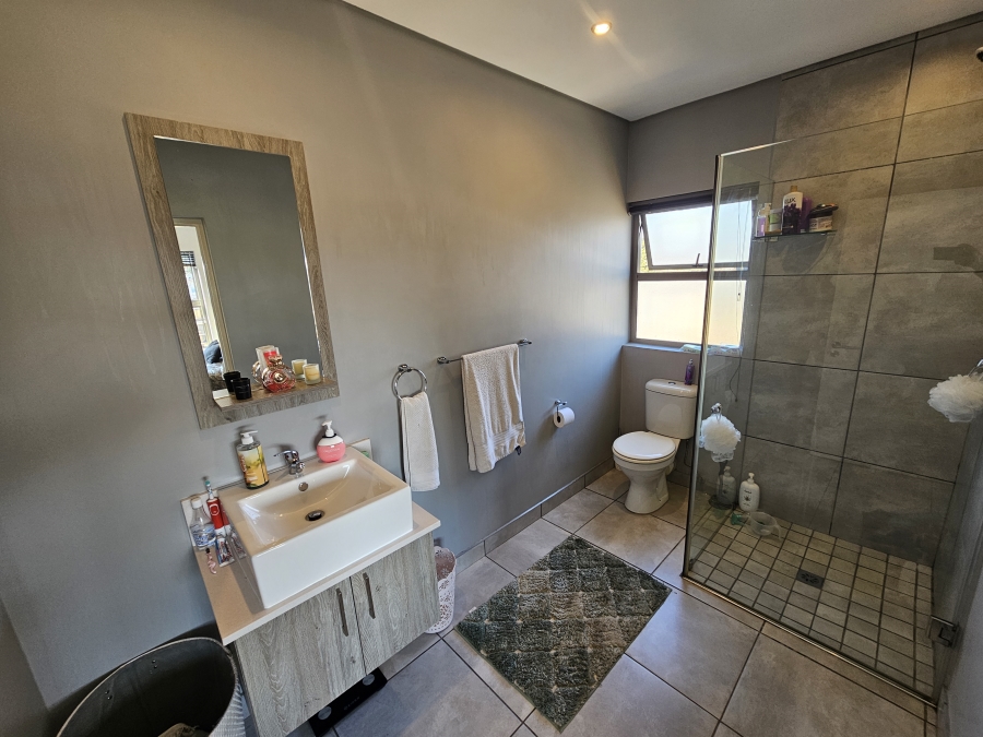 To Let 2 Bedroom Property for Rent in Broadacres Gauteng