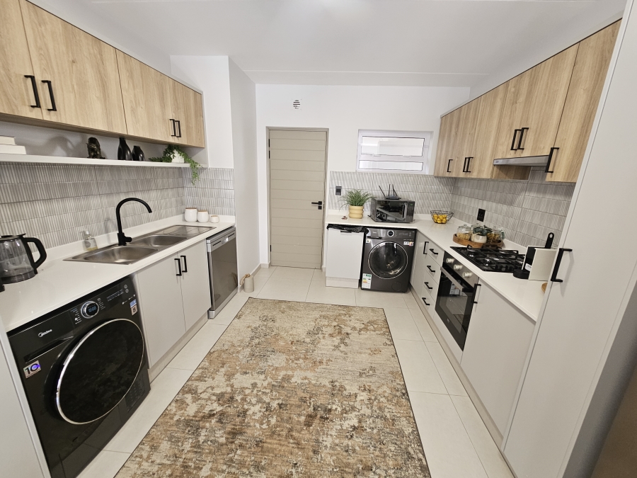 To Let 2 Bedroom Property for Rent in Magaliessig Gauteng