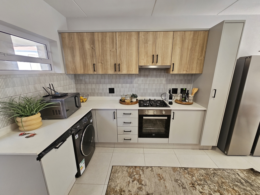 To Let 2 Bedroom Property for Rent in Magaliessig Gauteng