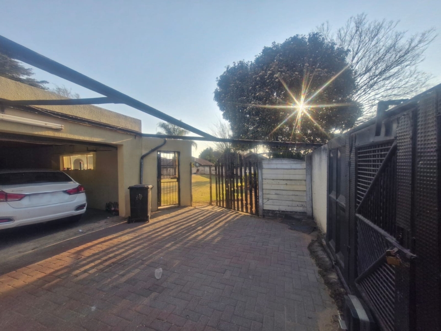 3 Bedroom Property for Sale in Crystal Park Gauteng