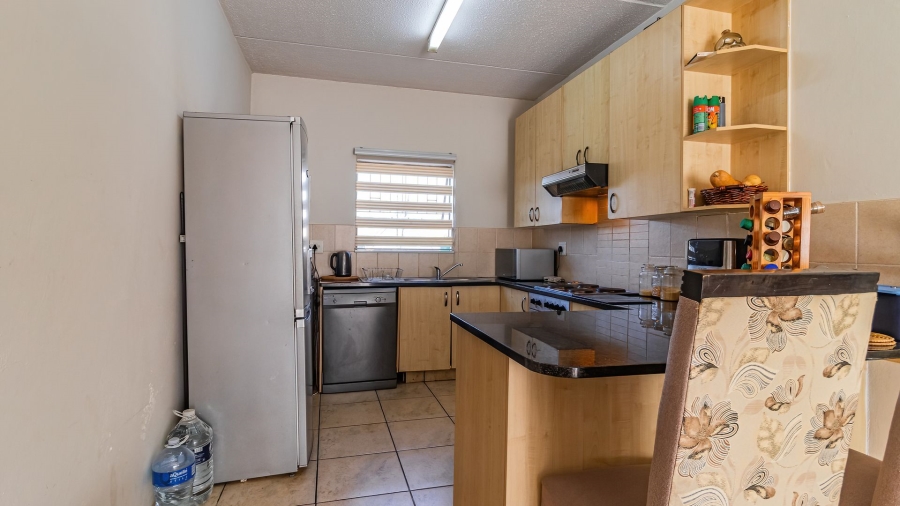 2 Bedroom Property for Sale in Corlett Gardens Gauteng