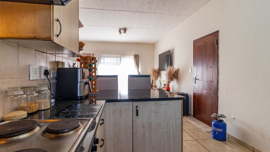 2 Bedroom Property for Sale in Corlett Gardens Gauteng