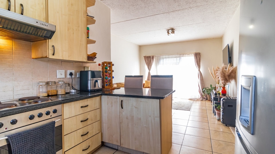 2 Bedroom Property for Sale in Corlett Gardens Gauteng