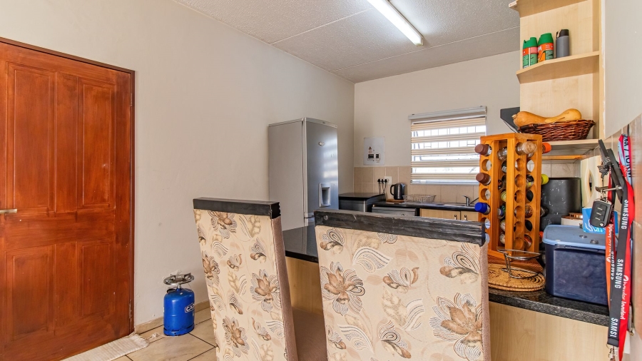 2 Bedroom Property for Sale in Corlett Gardens Gauteng