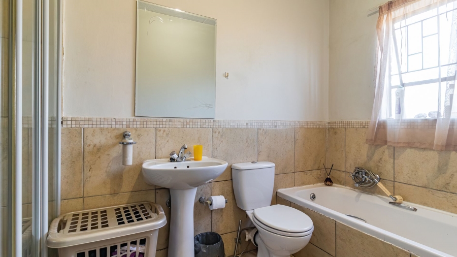 2 Bedroom Property for Sale in Corlett Gardens Gauteng