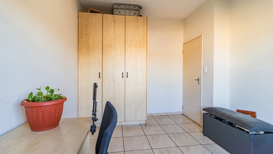 2 Bedroom Property for Sale in Corlett Gardens Gauteng