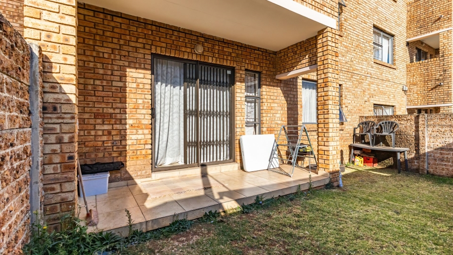 2 Bedroom Property for Sale in Corlett Gardens Gauteng