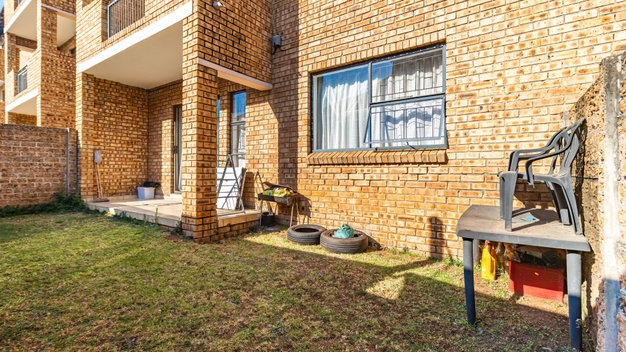 2 Bedroom Property for Sale in Corlett Gardens Gauteng
