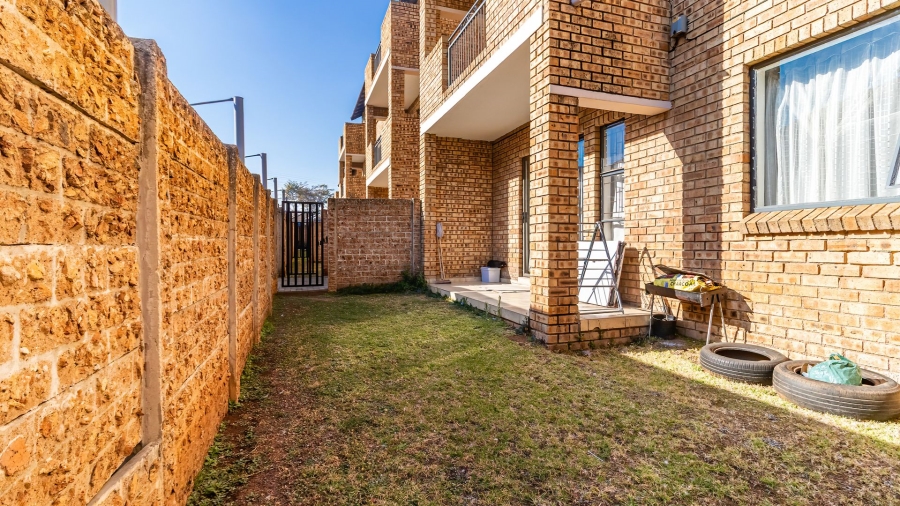 2 Bedroom Property for Sale in Corlett Gardens Gauteng
